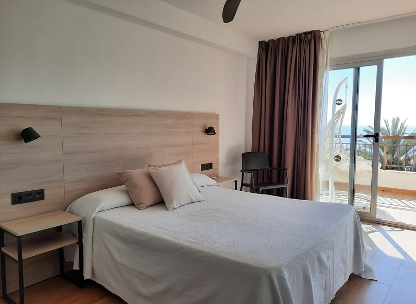 Amplia terraza, con sillón colgante y maravillosas vistas