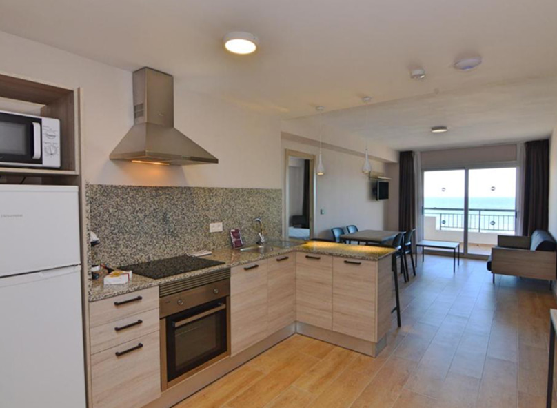 Cocina abierta y salón