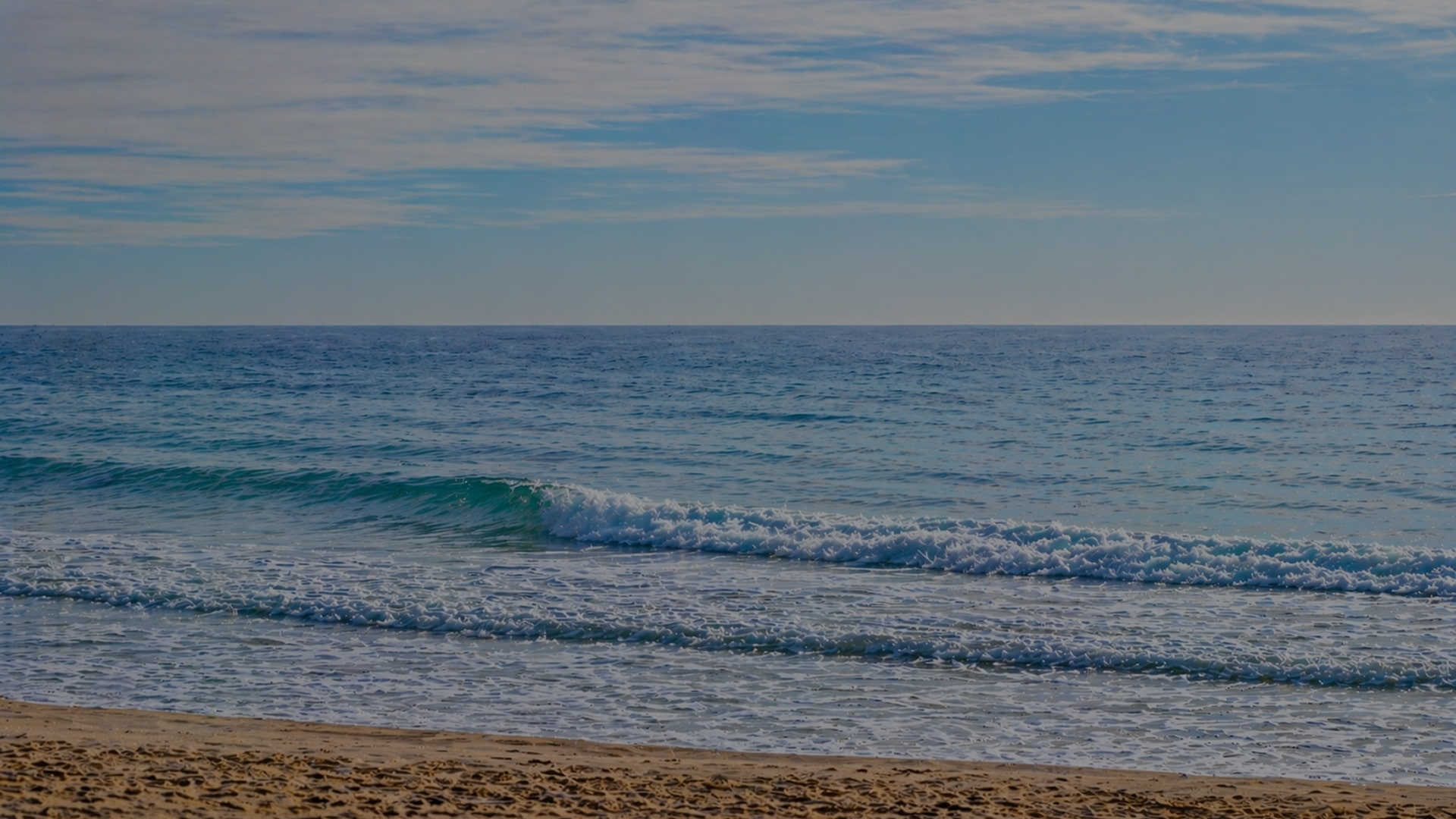 Mar Mediterráneo visto desde la arena de la Cala de Finestrat